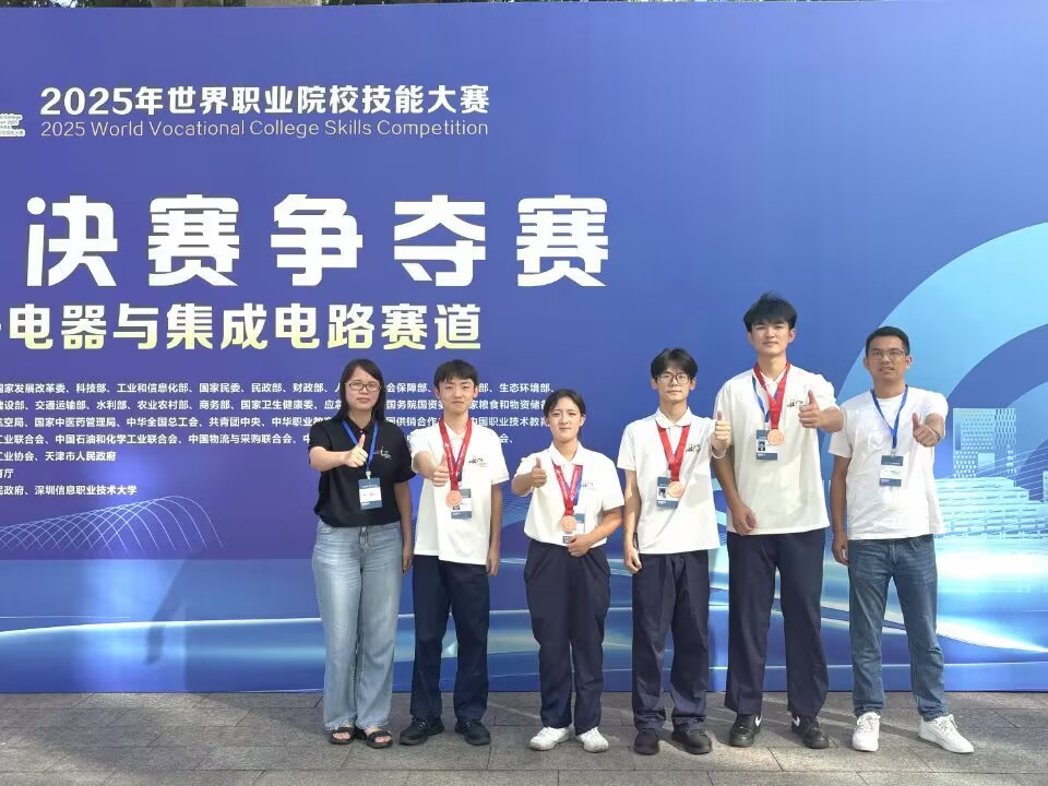 d9ef438588c6075bc357c841c6b6f175.jpg